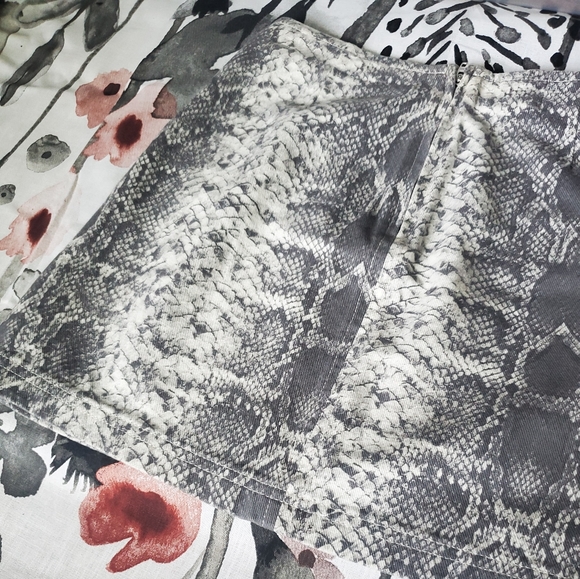 BDG skirt - Picture 2 of 3